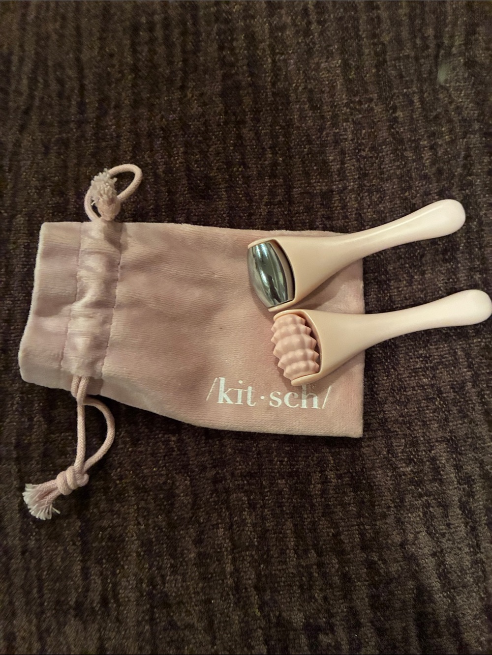 Kitsch Dual-Ended Facial Massage Rollers in Pale Pink